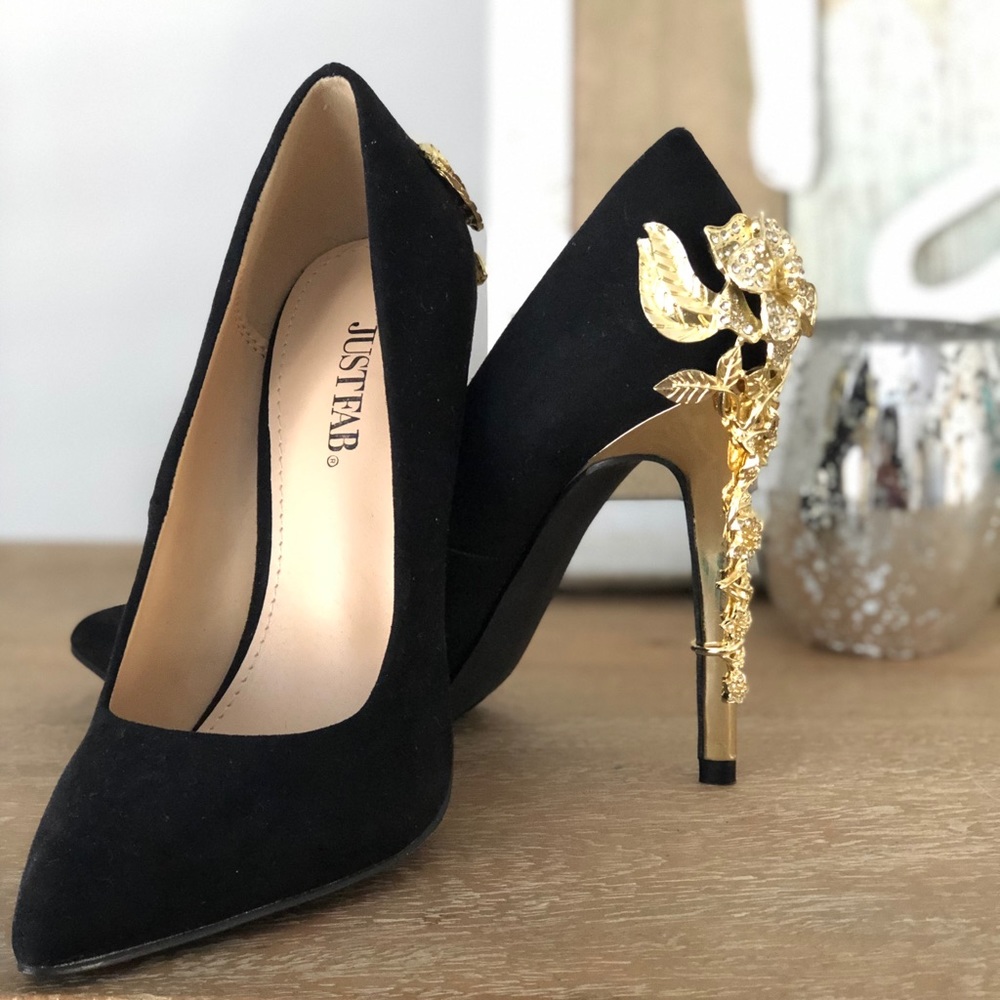 Just Fab Black Heel with Gold Metallic Piece